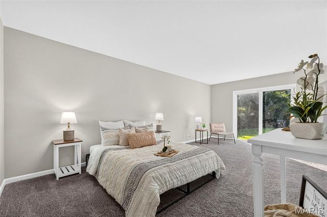 9 Edinburg Court, Florissant, MO 63033