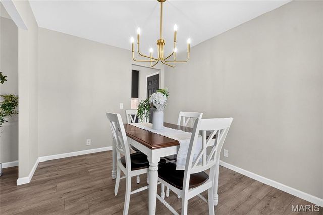 9 Edinburg Court, Florissant, MO 63033