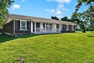 9 Edinburg Court, Florissant, MO 63033