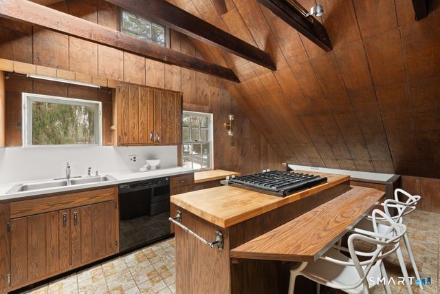 14 Chestnut Hill Road, Stamford, CT 06903