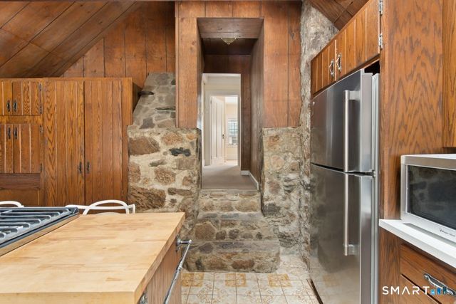 14 Chestnut Hill Road, Stamford, CT 06903