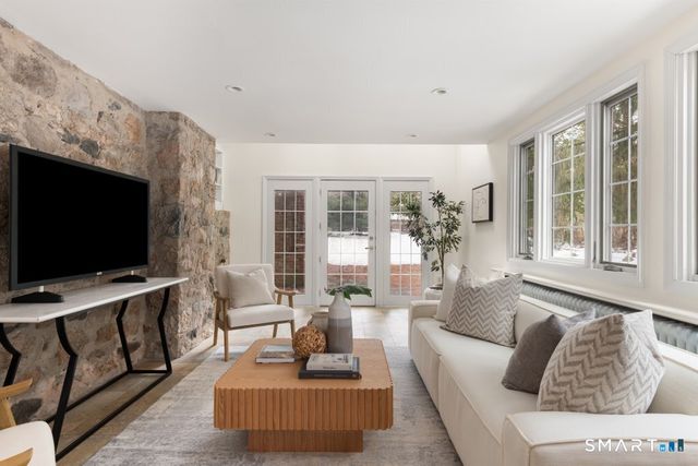 14 Chestnut Hill Road, Stamford, CT 06903