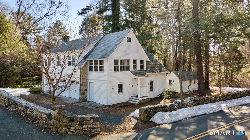 14 Chestnut Hill Road, Stamford, CT 06903