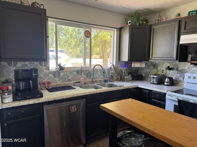 10423 Columbus Street, Middleburg, OH 43336