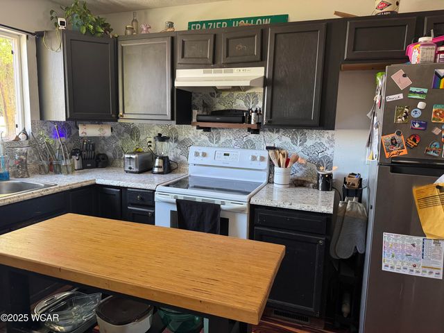 10423 Columbus Street, Middleburg, OH 43336