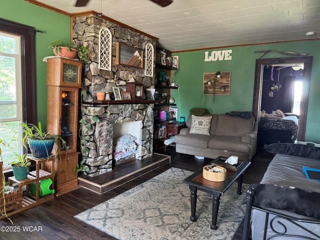 10423 Columbus Street, Middleburg, OH 43336