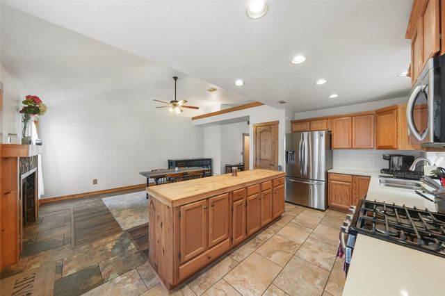 929 N Rivershire Drive, Conroe, TX 77304