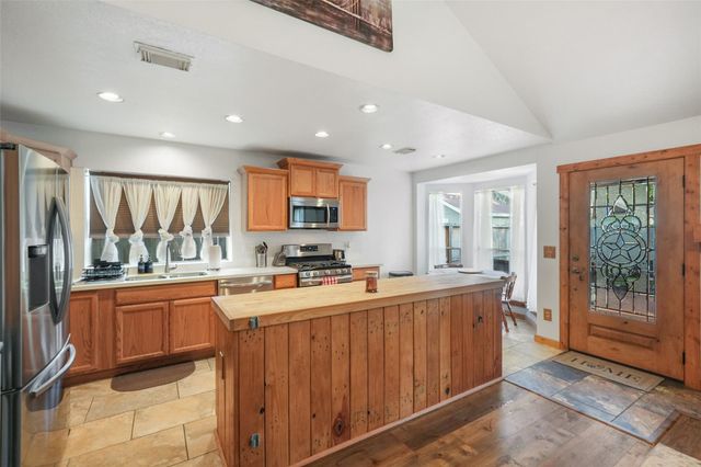 929 N Rivershire Drive, Conroe, TX 77304