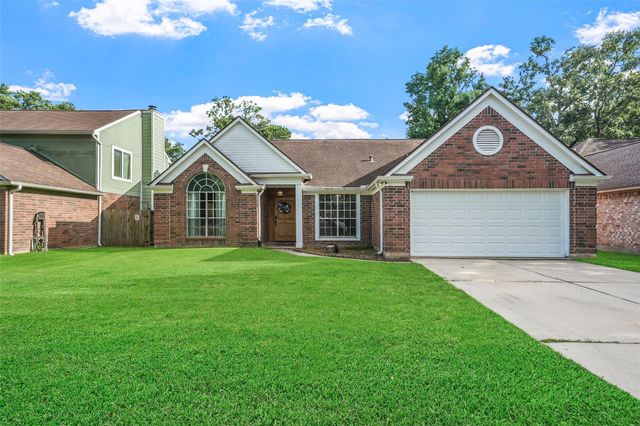 929 N Rivershire Drive, Conroe, TX 77304