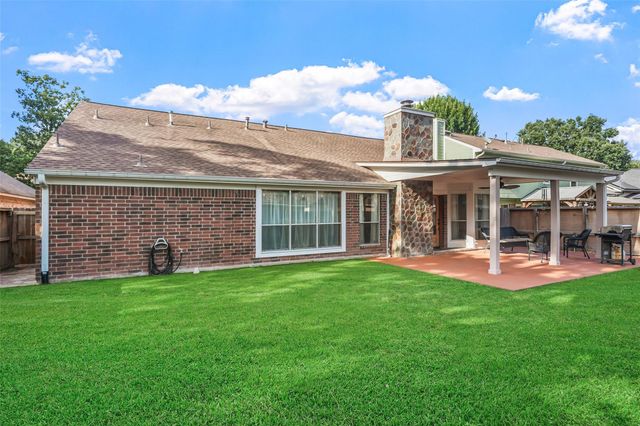 929 N Rivershire Drive, Conroe, TX 77304