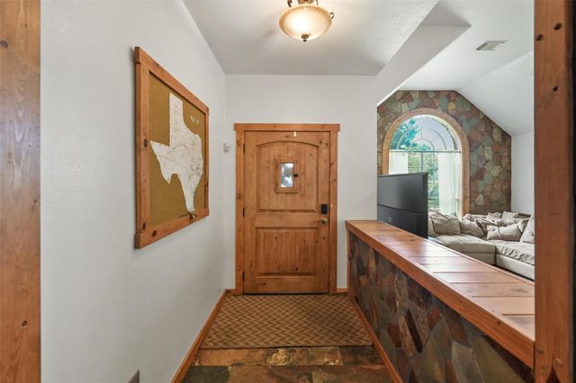 929 N Rivershire Drive, Conroe, TX 77304