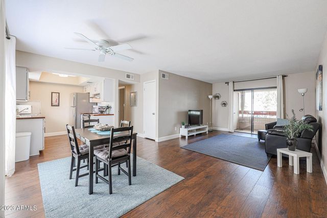 3131 W Cochise Drive Unit 204, Phoenix, AZ 85051