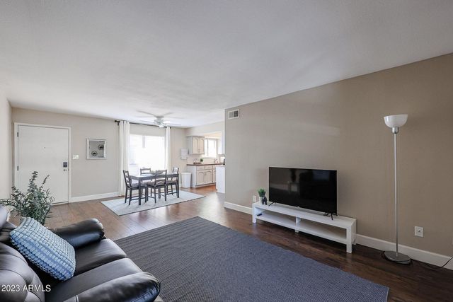 3131 W Cochise Drive Unit 204, Phoenix, AZ 85051