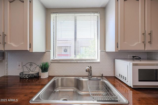 3131 W Cochise Drive Unit 204, Phoenix, AZ 85051