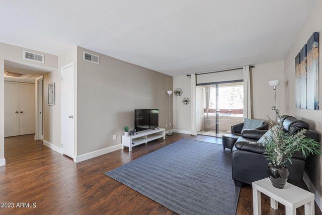 3131 W Cochise Drive Unit 204, Phoenix, AZ 85051