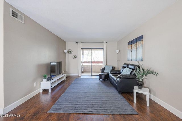 3131 W Cochise Drive Unit 204, Phoenix, AZ 85051