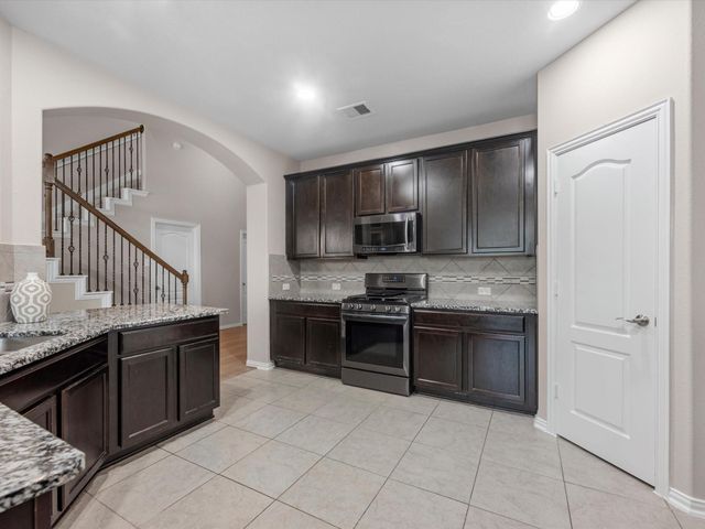 8707 W Crescent Lake Circle, Baytown, TX 77521