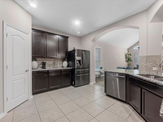 8707 W Crescent Lake Circle, Baytown, TX 77521