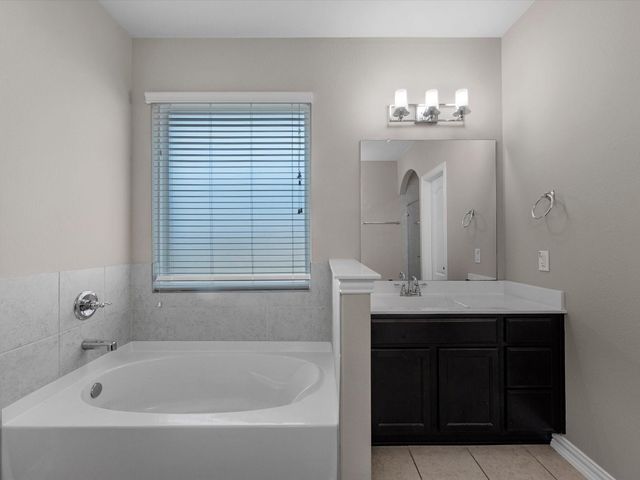 8707 W Crescent Lake Circle, Baytown, TX 77521