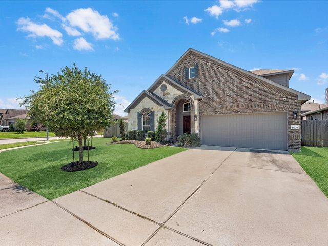 8707 W Crescent Lake Circle, Baytown, TX 77521