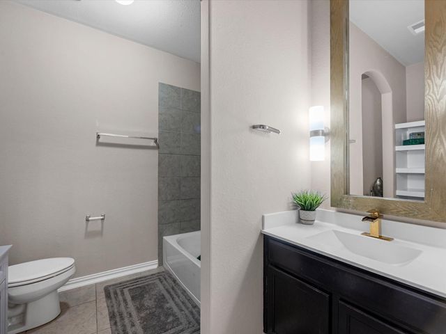 8707 W Crescent Lake Circle, Baytown, TX 77521