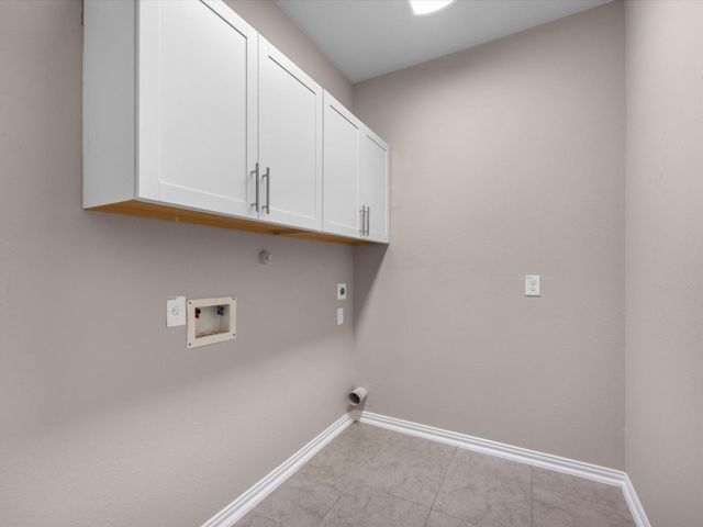 8707 W Crescent Lake Circle, Baytown, TX 77521