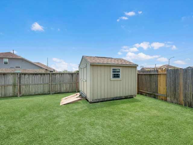 8707 W Crescent Lake Circle, Baytown, TX 77521
