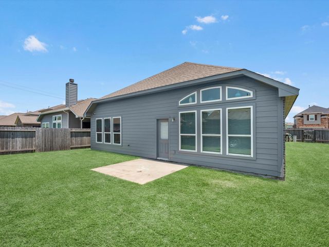 8707 W Crescent Lake Circle, Baytown, TX 77521