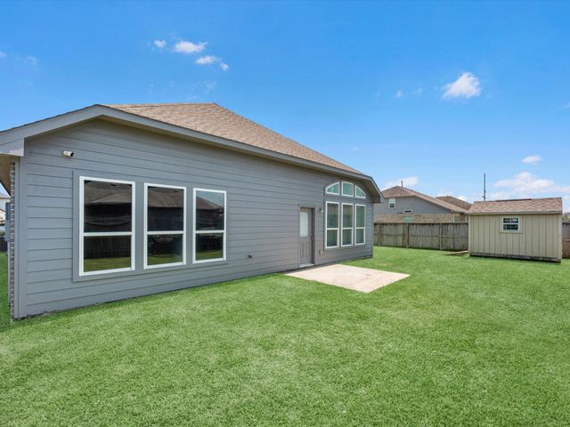 8707 W Crescent Lake Circle, Baytown, TX 77521