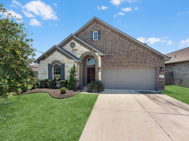 8707 W Crescent Lake Circle, Baytown, TX 77521