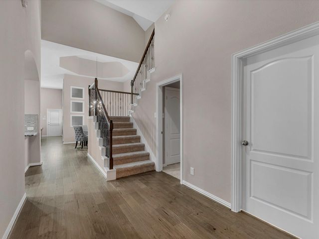 8707 W Crescent Lake Circle, Baytown, TX 77521