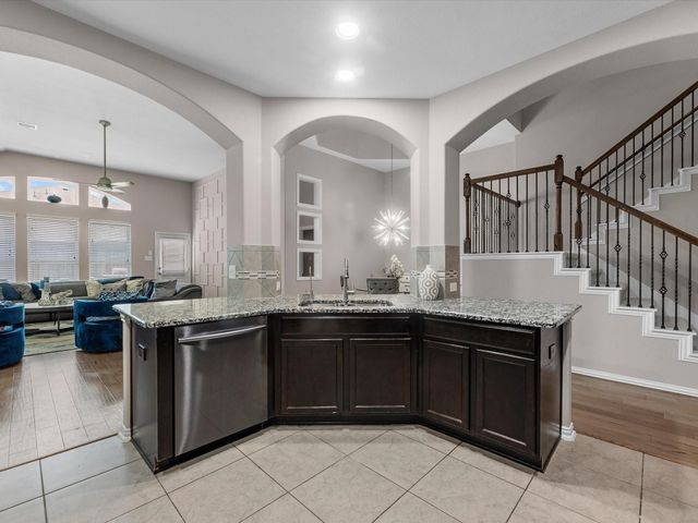 8707 W Crescent Lake Circle, Baytown, TX 77521