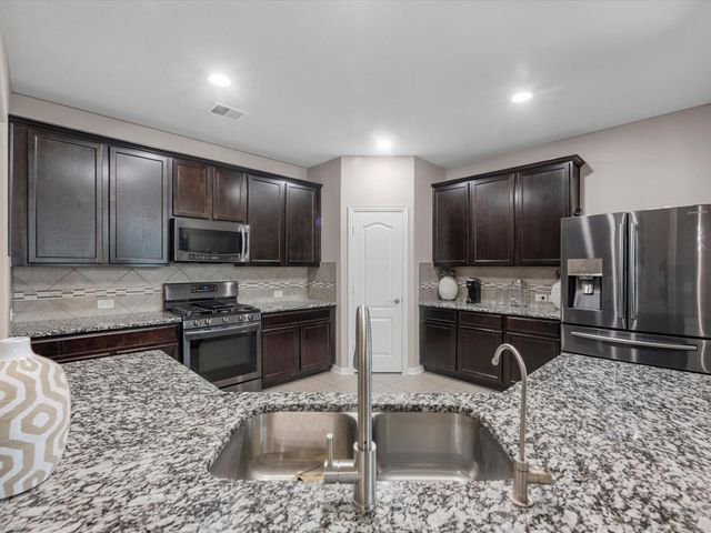 8707 W Crescent Lake Circle, Baytown, TX 77521