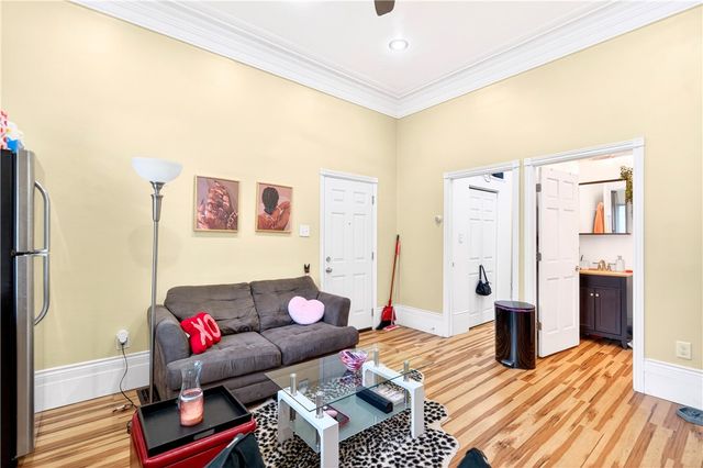 520 S Main St, West End, PA 15220