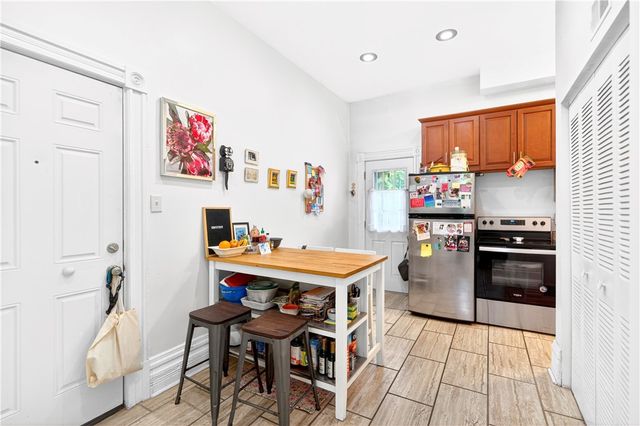 520 S Main St, West End, PA 15220