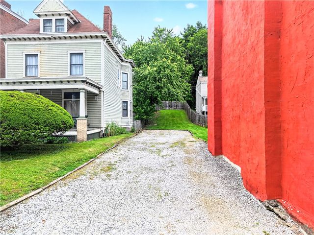 520 S Main St, West End, PA 15220