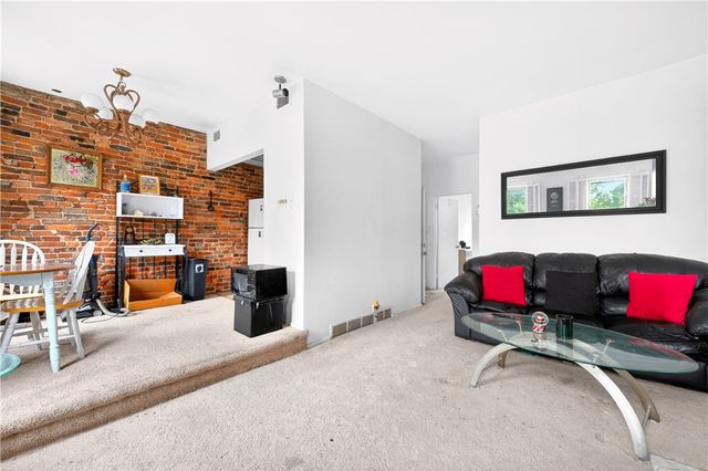 520 S Main St, West End, PA 15220