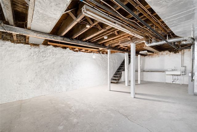 520 S Main St, West End, PA 15220