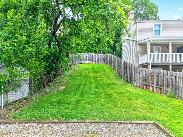 520 S Main St, West End, PA 15220