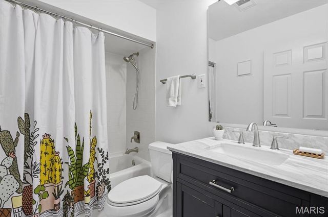 182 N Brentwood Boulevard 3, Clayton, MO 63105