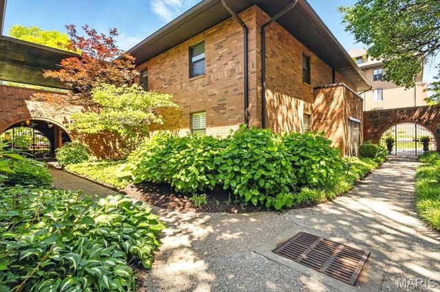 182 N Brentwood Boulevard 3, Clayton, MO 63105