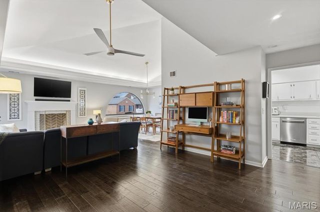 182 N Brentwood Boulevard 3, Clayton, MO 63105