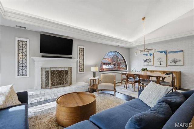 182 N Brentwood Boulevard 3, Clayton, MO 63105