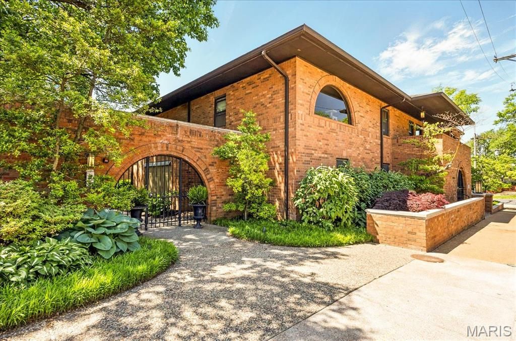 182 N Brentwood Boulevard 3, Clayton, MO 63105