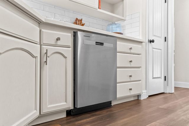 4204 S University Street, Visalia, CA 93277