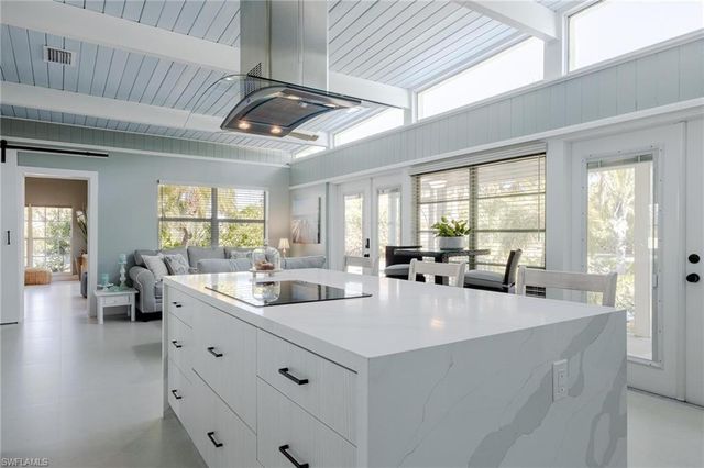 434 Lagoon DR, Sanibel, FL 33957