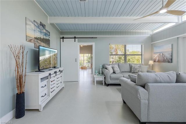 434 Lagoon DR, Sanibel, FL 33957