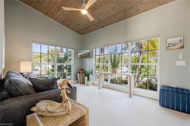 434 Lagoon DR, Sanibel, FL 33957