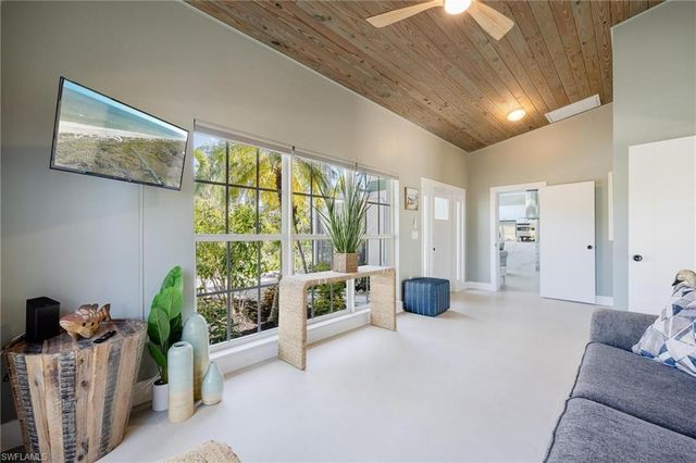 434 Lagoon DR, Sanibel, FL 33957