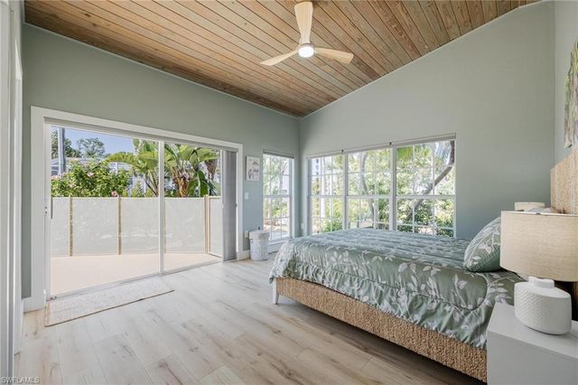 434 Lagoon DR, Sanibel, FL 33957